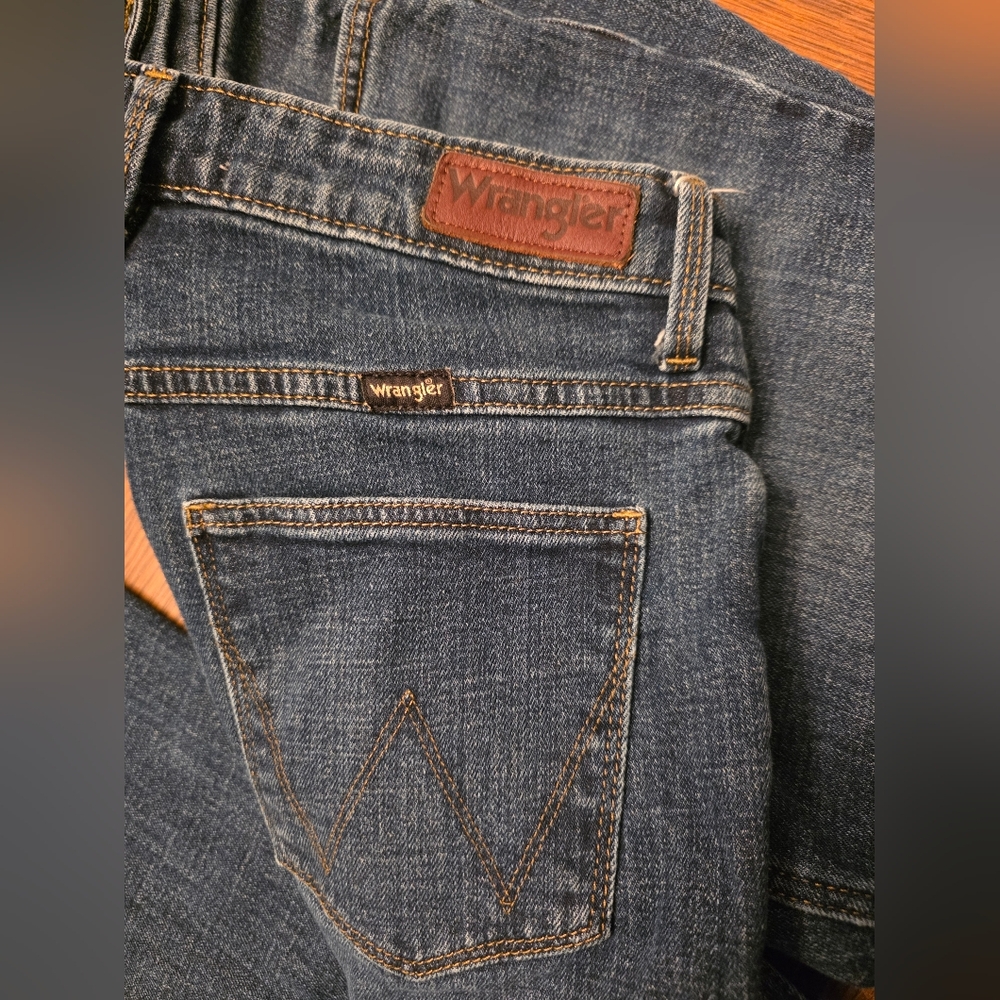 Wrangler Fierce Flare Jeans. Sz 4 (28" Waist) 32" Inseam. - Picture 7 of 12